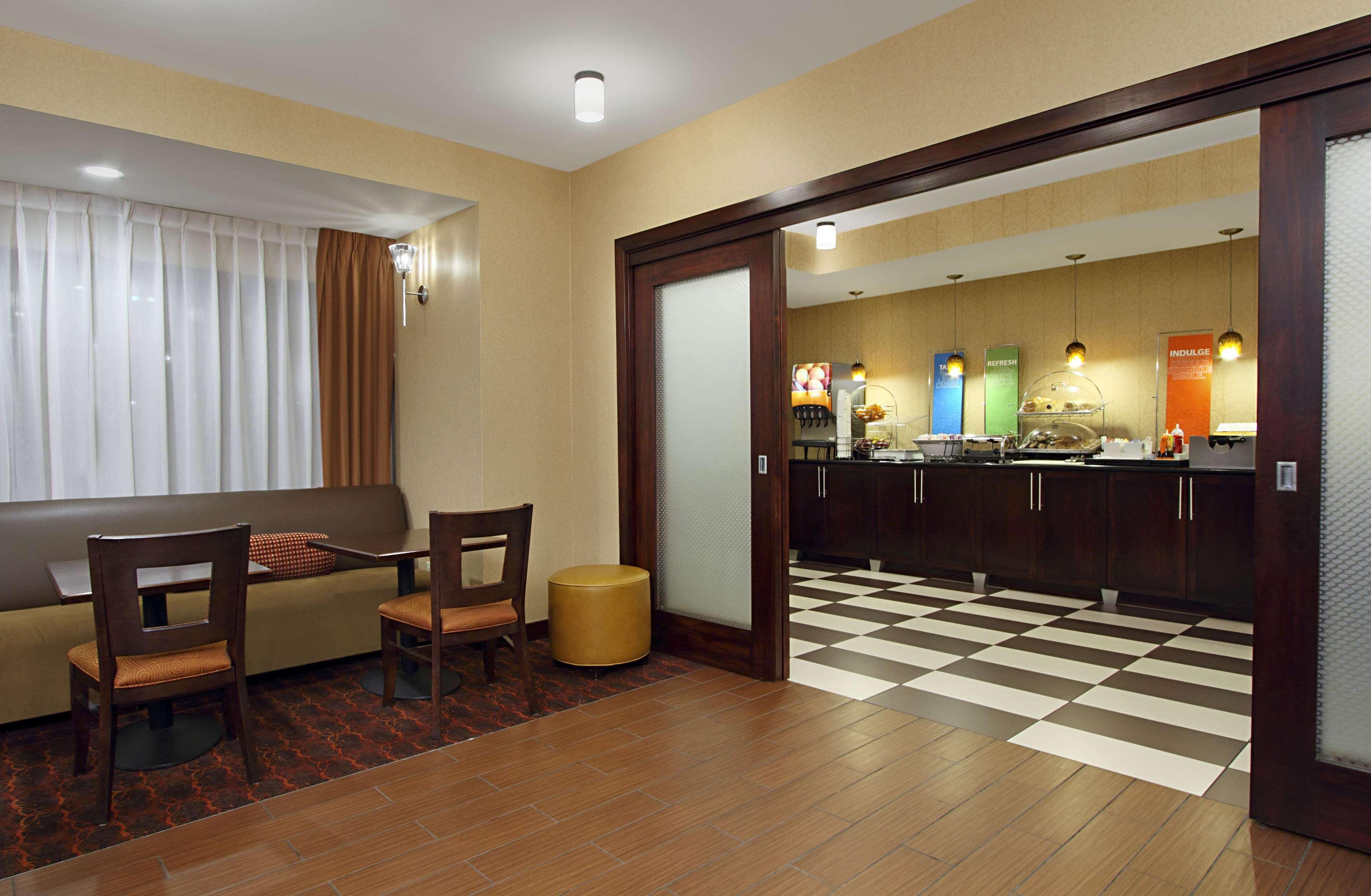 Hampton Inn Columbus-International Airport Gahanna Екстериор снимка